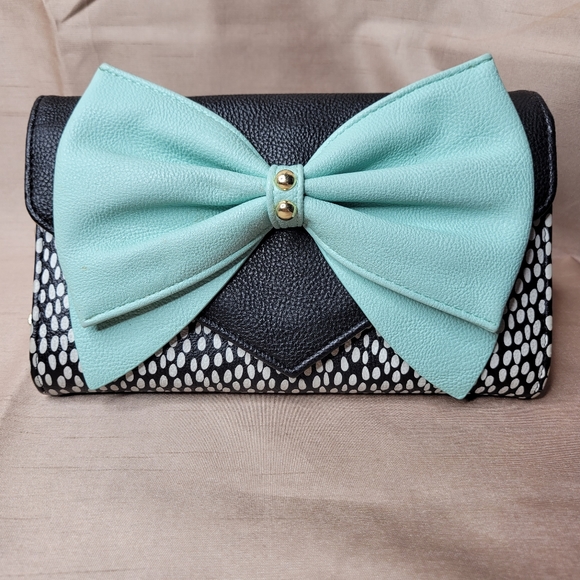 Betsey Johnson Handbags - Betsey Johnson Clutch Crossbody Purse